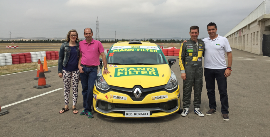 Juan Carlos Zamorano, ganador del reto MANN-FILTER, disfrutó de la experiencia de conducir un coche de competición de la Copa Renault Clio